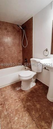 1251 NE 108th St #423, Unincorporated Dade County, Florida 33161, image 2