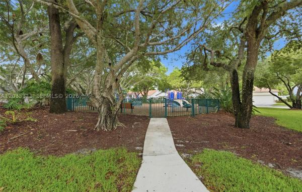 Waterford Landing At Country Isles, 1975 Water Ridge Dr, Weston, Florida 33326, image 2