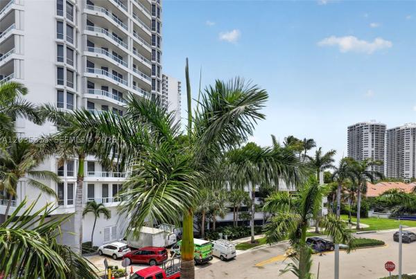 Vida At The Point, 3750 Yacht Club Dr #TH-5, Aventura, Florida 33180, image 1