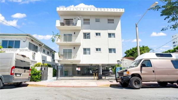 Carlyle, 7925 Carlyle Ave #403, Miami Beach, Florida 33141, image 2