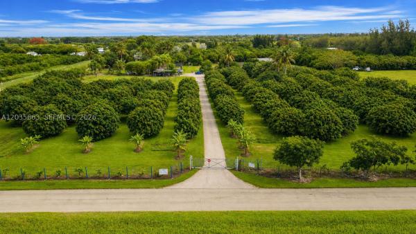 19051 SW 147th Ave, Unincorporated Dade County, Florida 33187, image 2