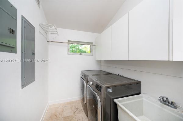 Biscayne Key Estates, 650 Curtiswood Dr, Key Biscayne, Florida 33149, image 3