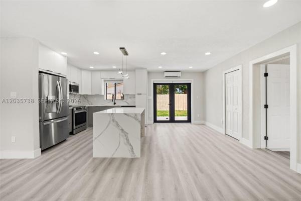 Kendall Green, 1944 NE 2nd Ave, Pompano Beach, Florida 33060, image 2