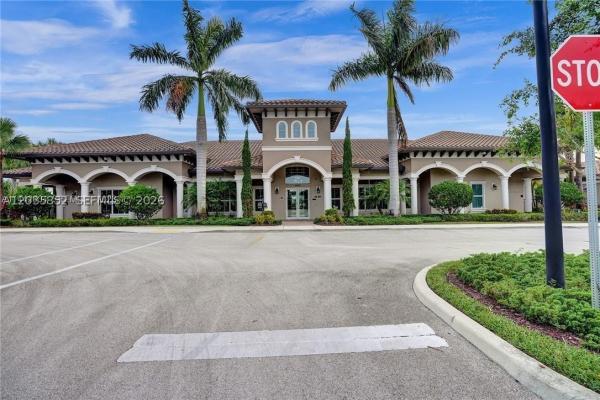 Parkview At Hillcrest, 5140 Eucalyptus Dr #5, Hollywood, Florida 33021, image 2