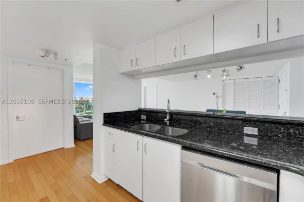 The Floridian, 650 West Ave #704, Miami Beach, Florida 33139, image 1