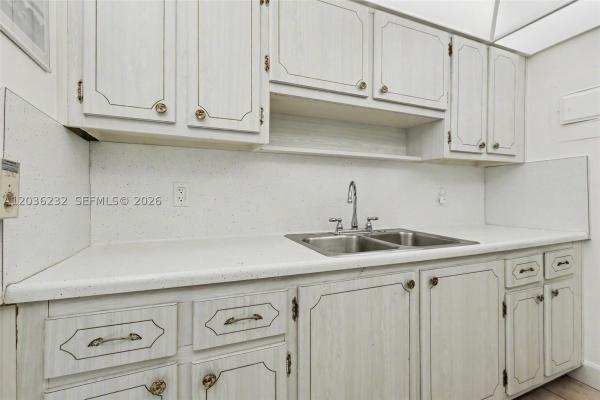 Colonial Manor East, 2500 NE 9th St #111, Fort Lauderdale, Florida 33304, image 1