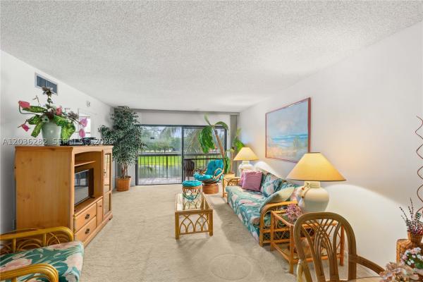 10155 NW 9th St Cir #4-202, Unincorporated Dade County, Florida 33172, image 2
