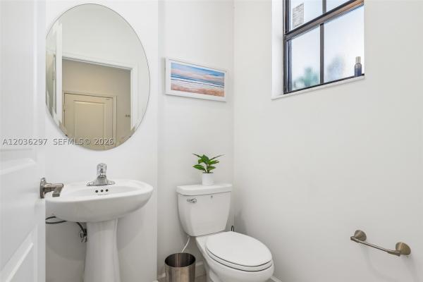 Viewpoint At Vista Lago, 592 NW 203rd Ter, Miami Gardens, Florida 33169, image 2