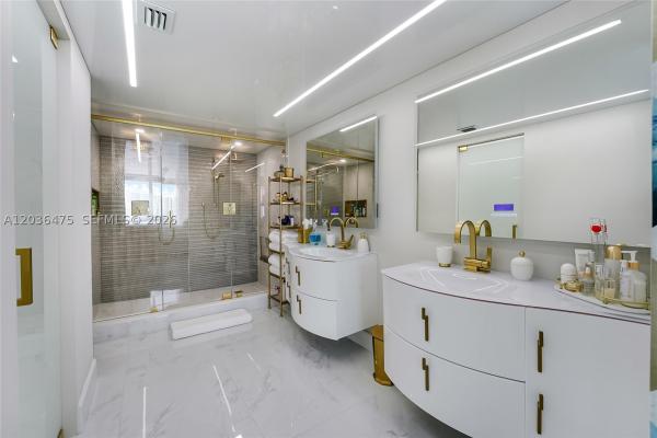 Le Montcalm, 18000 N Bay Rd #902, Sunny Isles Beach, Florida 33160, image 1