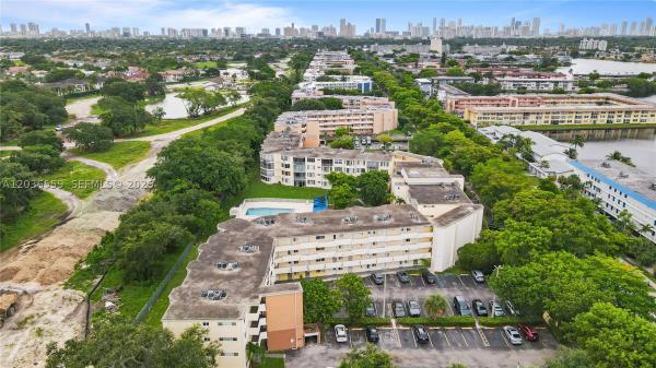 1201 NE 191st St #G219, Unincorporated Dade County, Florida 33179, image 2