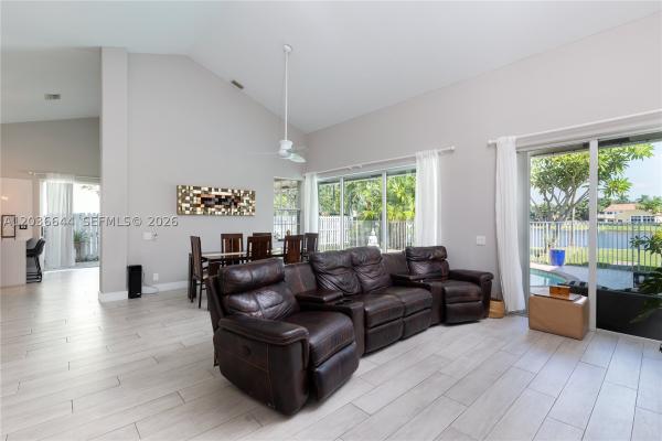 Laguna Springs 1, 1171 Laguna Springs Dr, Weston, Florida 33326, image 2