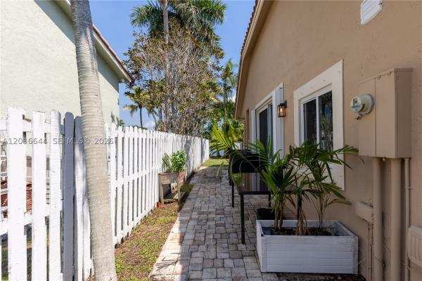 Laguna Springs 1, 1171 Laguna Springs Dr, Weston, Florida 33326, image 3