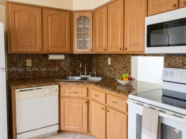 1530 NE 191st St #305, Unincorporated Dade County, Florida 33179, image 2