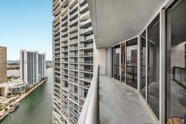 Icon Brickell Tower 1, 475 Brickell Ave #3214, Miami, Florida 33131, image 3