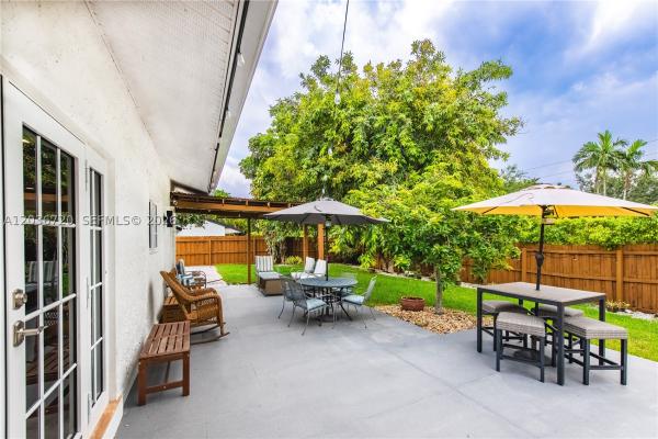 Bonaventure Lakes, 16571 Lake Tree Dr, Weston, Florida 33326, image 2