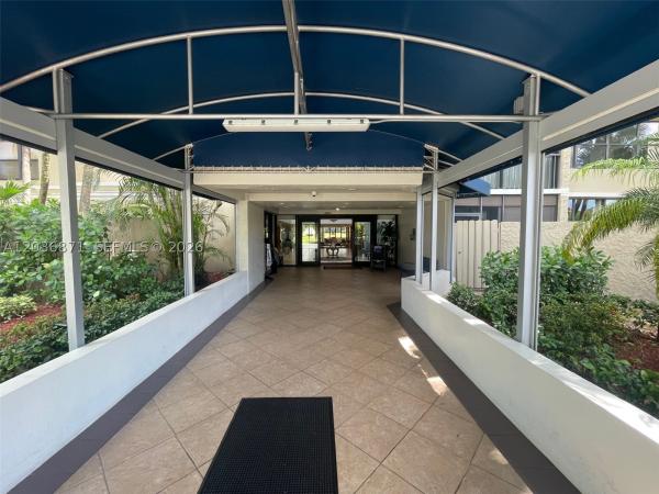 Country Club Village, 16300 Golf Club Rd #508, Weston, Florida 33326, image 3