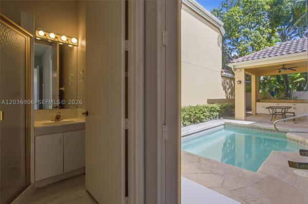 Island Way, 3722 NE 208th Ter, Aventura, Florida 33180, image 3