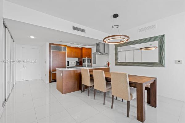 Icon Brickell Tower 2, 495 Brickell Ave #905, Miami, Florida 33131, image 1