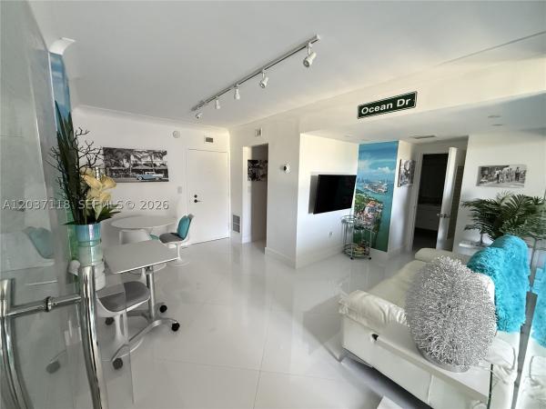 South Bay Club, 800 West Ave #605, Miami Beach, Florida 33139, image 1