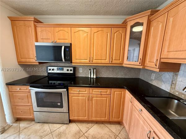 Crestview Towers, 2025 NE 164th St #507, North Miami Beach, Florida 33162, image 2