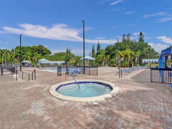 Applewood Village 4, 2908 S Carambola Cir S #106, Coconut Creek, Florida 33066, image 2