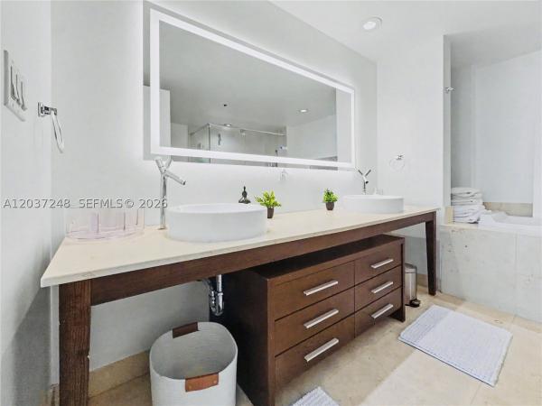 Icon Brickell Tower 1, 465 Brickell Ave #1605, Miami, Florida 33131, image 3