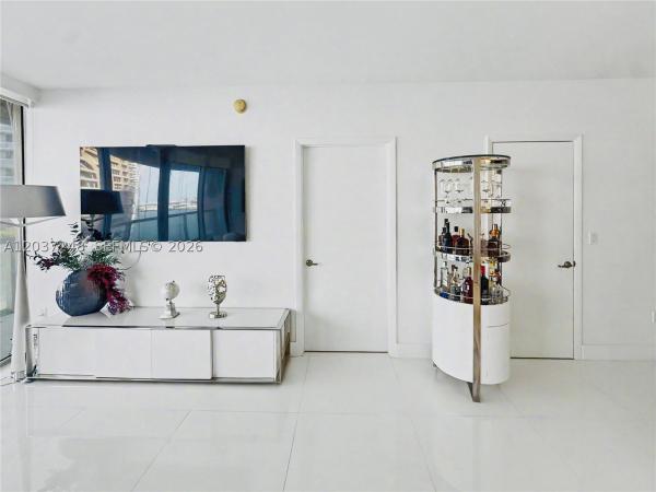 Icon Brickell Tower 1, 465 Brickell Ave #1605, Miami, Florida 33131, image 1
