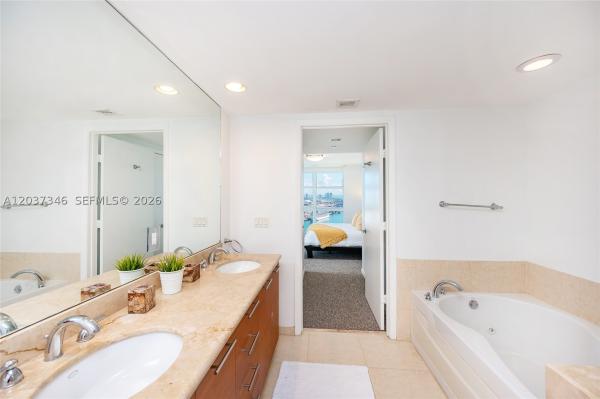 50 Biscayne, 50 Biscayne Blvd #4104, Miami, Florida 33132, image 2