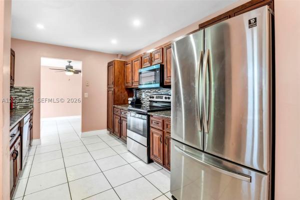 Lakeside Key, 9601 SW 9th Ct, Pembroke Pines, Florida 33025, image 2