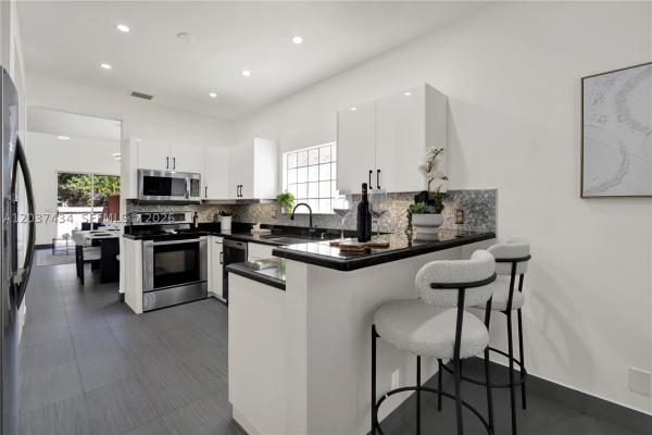 San Marino Village, 1251 Hayes St, Hollywood, Florida 33019, image 2