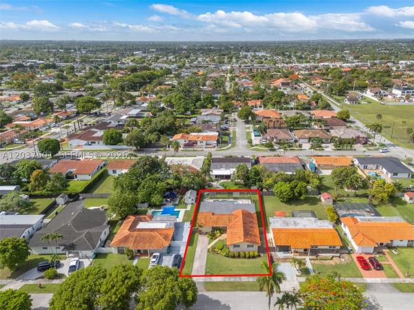 10842 SW 33rd St, Unincorporated Dade County, Florida 33165, image 2