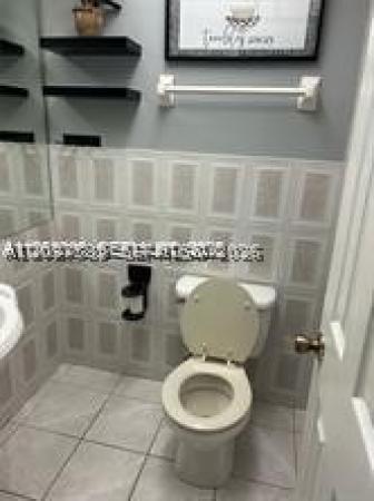 International Village At Inverrary, 3760 Inverrary Dr #2R, Lauderhill, Florida 33319, image 1