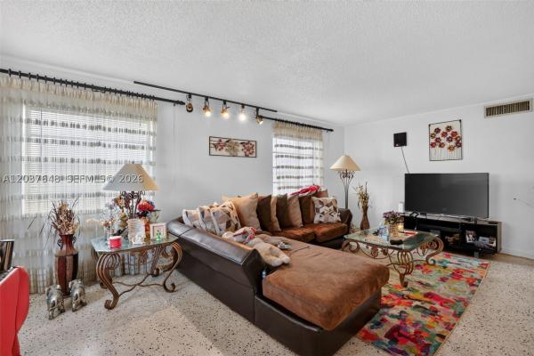 450 SW 9th St, Miami, Florida 33130, image 2