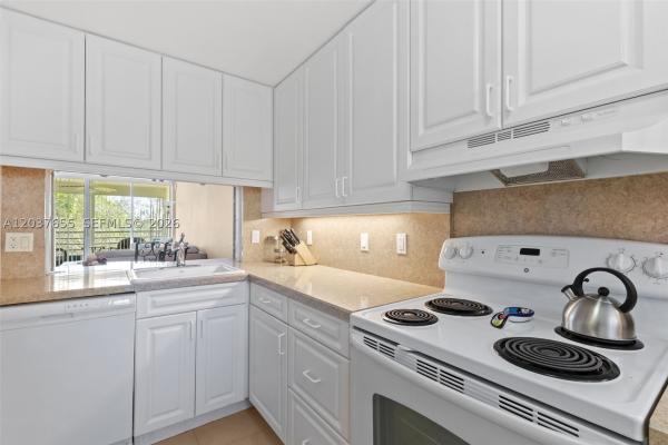 Poinciana Place Of Pine Island Ridge, 9480 Poinciana Pl #407, Davie, Florida 33324, image 1