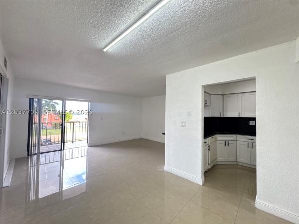 8500 NW 8th St #303, Unincorporated Dade County, Florida 33126, image 2
