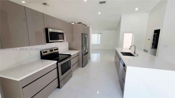 Emerald Lake Estates At The Landings, 1421 SW 104th Ave, Pembroke Pines, Florida 33025, image 3