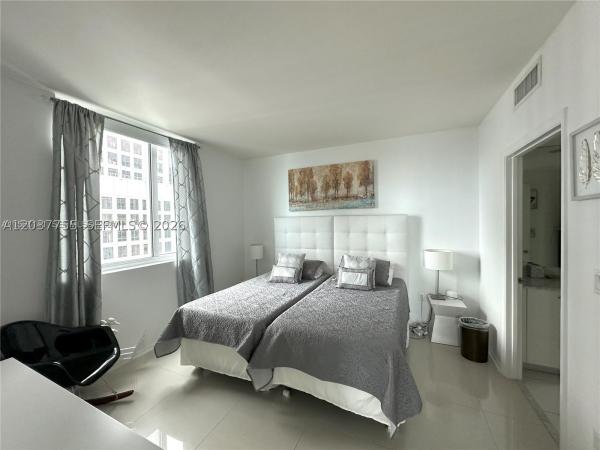 500 Brickell East, 500 Brickell Ave #3302, Miami, Florida 33131, image 2