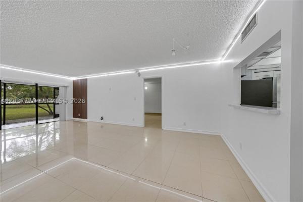 Racquet Club At Bonaventure, 200 Lakeview Dr #101, Weston, Florida 33326, image 2