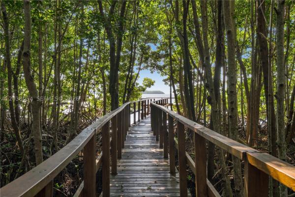 Royal Harbour Yacht Club, 6112 Paradise Point Dr, Palmetto Bay, Florida 33157, image 1