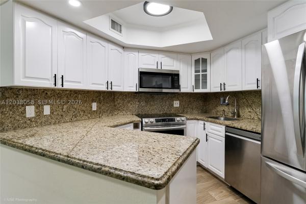 Las Vistas At Doral, 8205 Lake Dr #103, Doral, Florida 33166, image 2