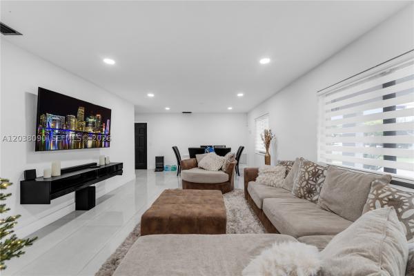 551 SW 127th Ave, Unincorporated Dade County, Florida 33184, image 2