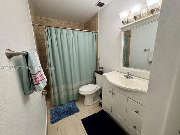 Lakewood On The Green, 5534 S Lakewood Cir S #H, Margate, Florida 33063, image 2