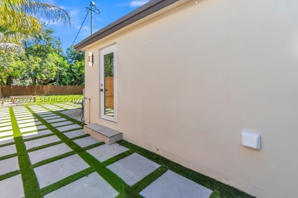 Elbaroda Grove, 831 NE 128th St, North Miami, Florida 33161, image 1