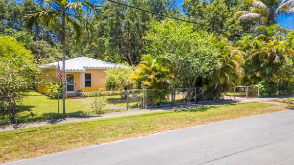 Elbaroda Grove, 955 NE 128th St, North Miami, Florida 33161, image 3