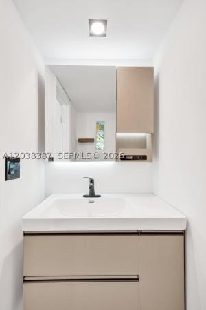 Areta Estates, 2129 NE 123rd St, North Miami, Florida 33181, image 1