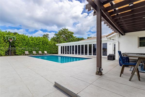 2021 NE 212th St, Unincorporated Dade County, Florida 33179, image 2