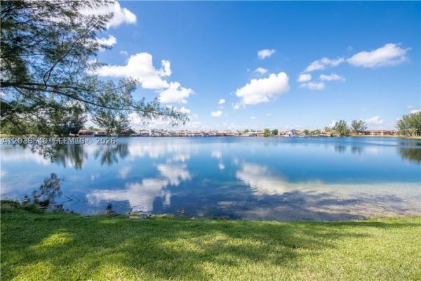 Lago Grande, 2540 W 67th Pl #204-28, Hialeah, Florida 33016, image 2