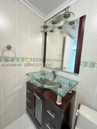 Lago Grande, 2540 W 67th Pl #204-28, Hialeah, Florida 33016, image 3