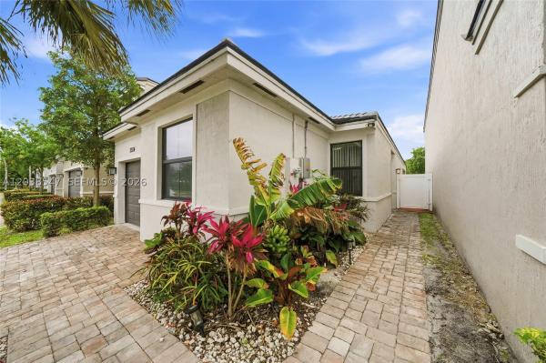 Vantage At Palm-Aire, 3384 NW 5th St, Pompano Beach, Florida 33069, image 3