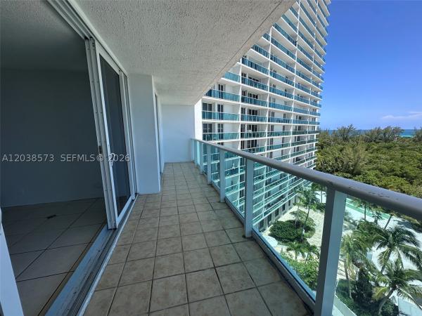 Arlen House East, 100 Bayview Dr #823, Sunny Isles Beach, Florida 33160, image 1